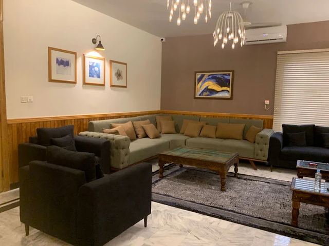 Lounge with sofa seating